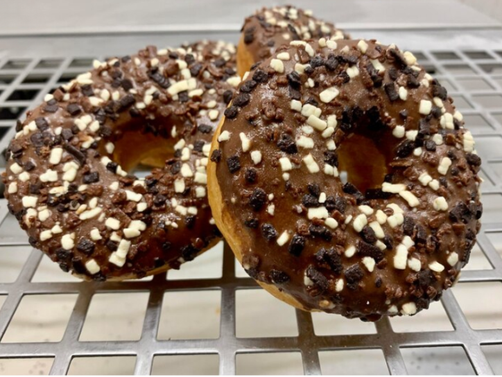 DONUTS TRIPLE CHOC