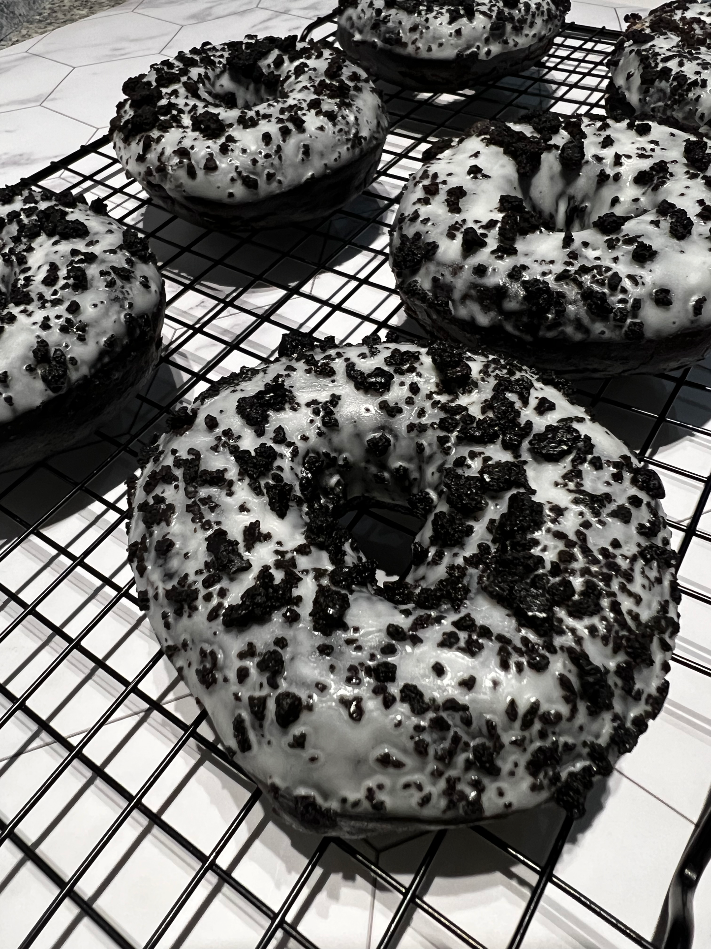DONUTS CHOCOLATE VAINILLA CON GALLETA